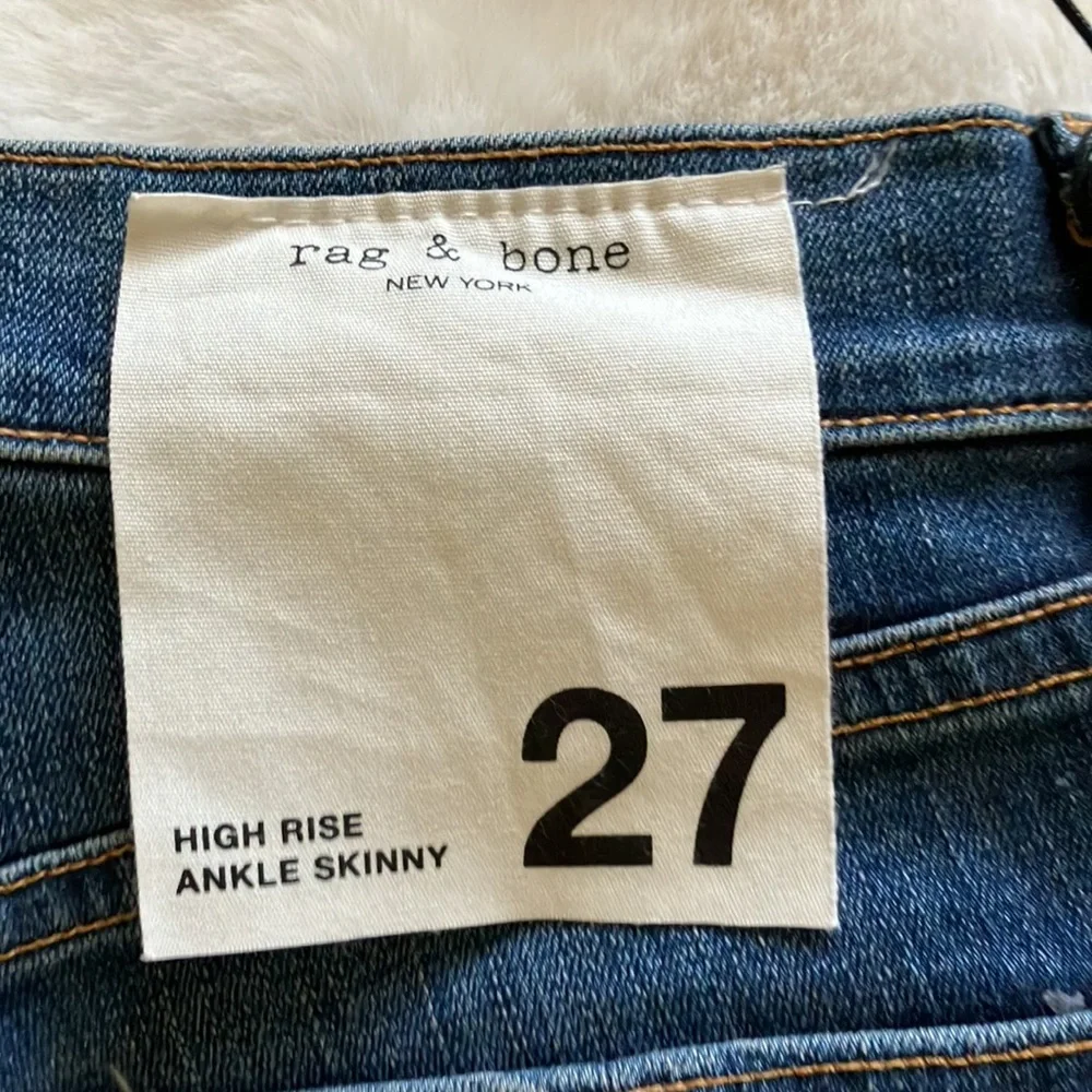 Dark wash jeans they are skinny they’re stretchy they’re soft so comfortable to - Picture 4 of 8